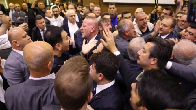 bursa-buyuksehir-meclisinde-gerginlik-lider-bozbeyden-hucuma-kinama-SkJZLaYL.webp