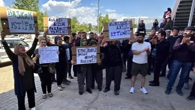 kumluca-pazaryerinde-esnaf-belediye-gerilimi-YLEDbmSC.webp